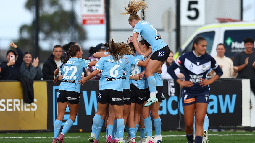 Melbourne City surges into ALW grand final after young gun’s stunning strike