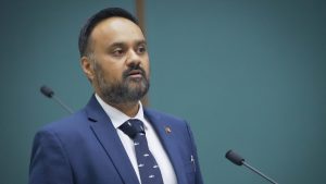 Government backbencher criticises ‘giant, bloated, ineffective’ NT public service