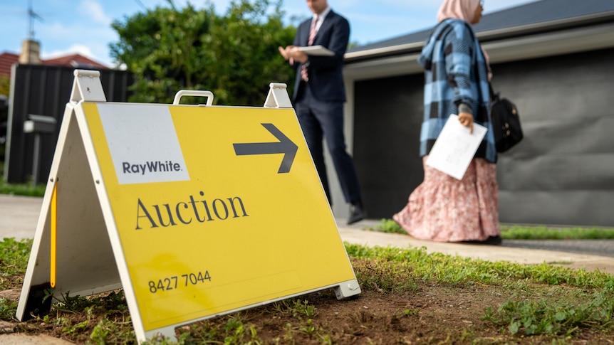 Housing market ‘levelling out’ as interest rate hikes place pressure on buyers