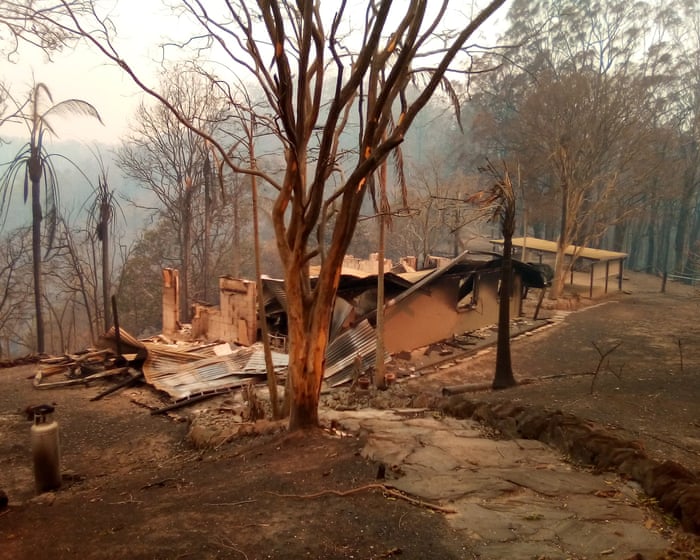 Most NSW homes destroyed in black summer bushfires were within 100 metres of vegetation