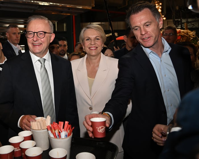 ‘I use disposable cups’: Chris Minns backflips on takeaway coffee cups after media and business backlash
